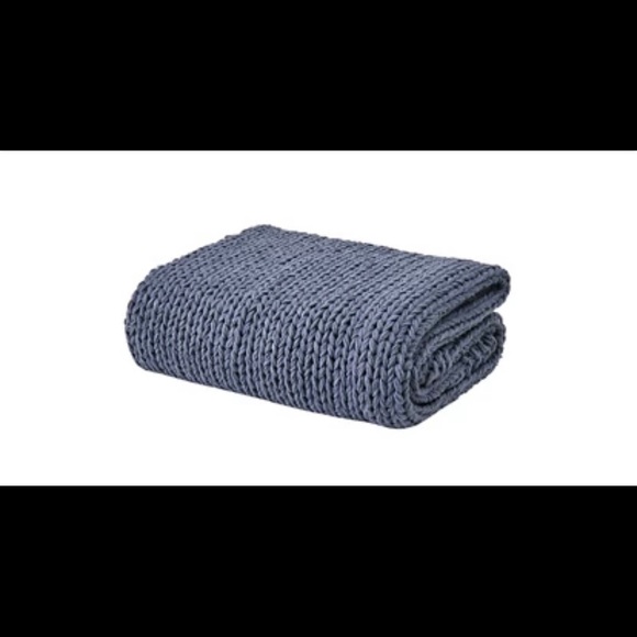 Frye chunky knit blanket, new with tags - Picture 2 of 3